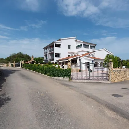 Karen Apartman Vinišće